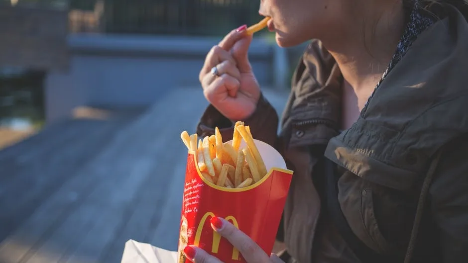 McDonald's de Cingapura lança campanha para incentivar interação offline