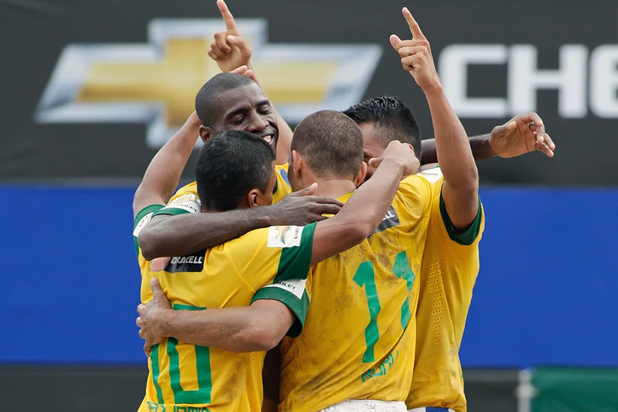 Seleção Brasileira de beach soccer faz treino em Linhares neste fim de semana