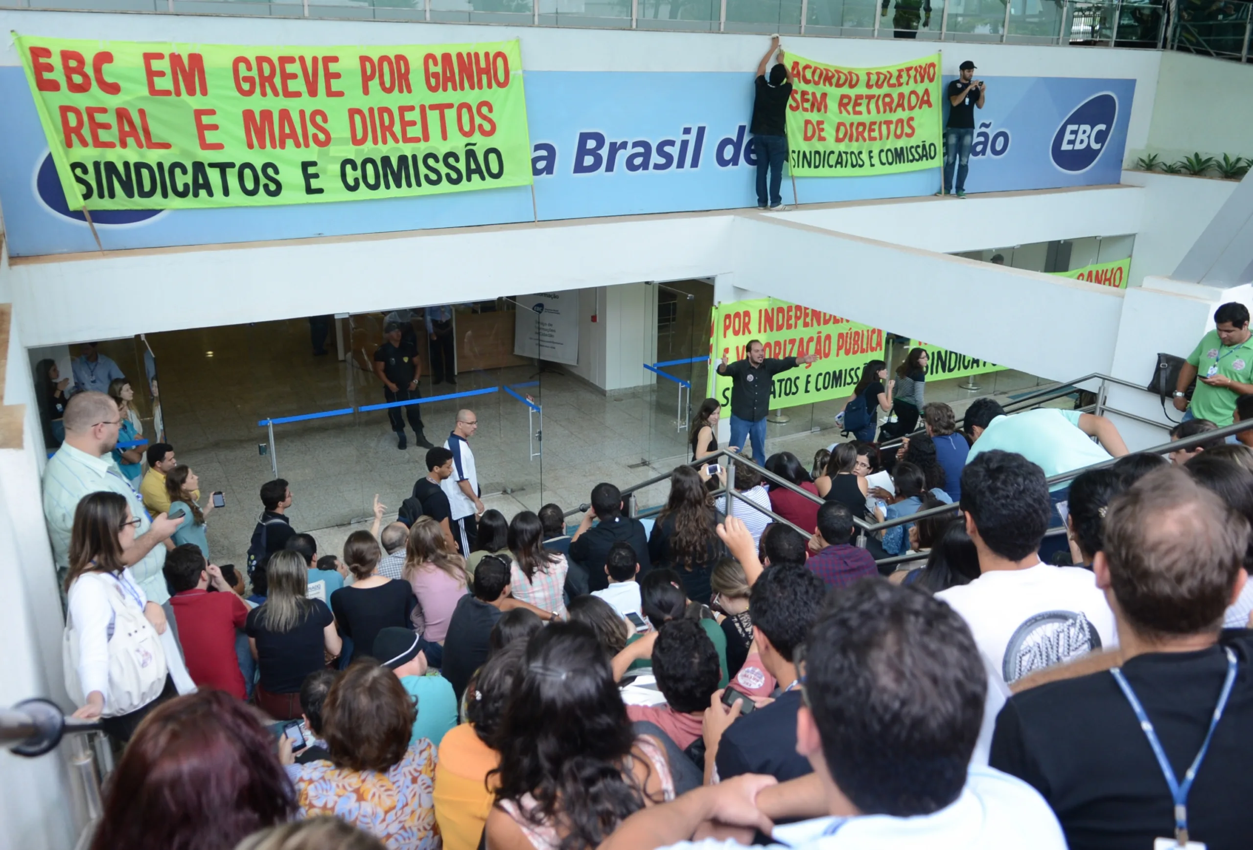 Funcionários da EBC protestam em SP contra indicações políticas na empresa