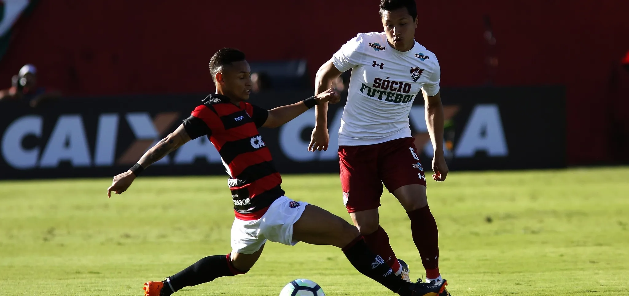 Abel aponta oscilação do Fluminense e absolve Robinho por expulsão na estreia