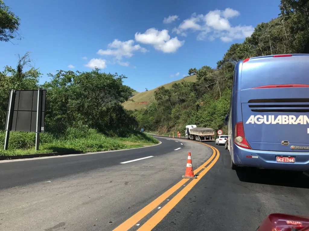 Trecho em obras: duplicação da BR 262 mexe com trânsito em DM e MF Trecho em obras: duplicação da BR 262 mexe com trânsito em DM e MF