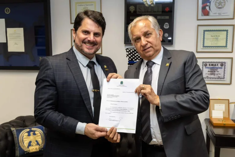 Pé na porta: Do Val anuncia que vai para o PSDB, mas cúpula tucana barra