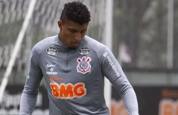 Regularizado no BID, volante Éderson já pode estrear no Corinthians