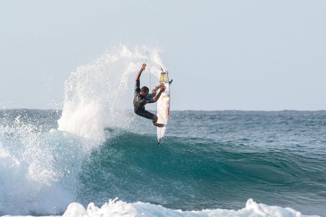 Com título decidido, Pipeline é etapa de 'vida ou morte' para 2 surfistas do País