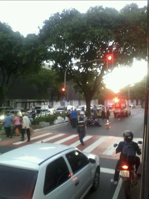 Homem é atropelado na faixa de pedestre em frente à prefeitura de Vitória