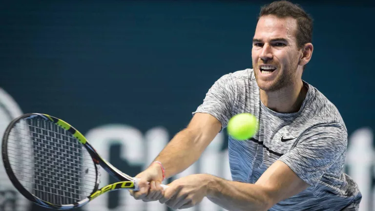 Mannarino elimina Monfils e encara bósnio na final em torneio turco