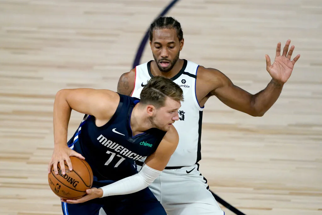 Mavericks batem Clippers e empatam série na NBA