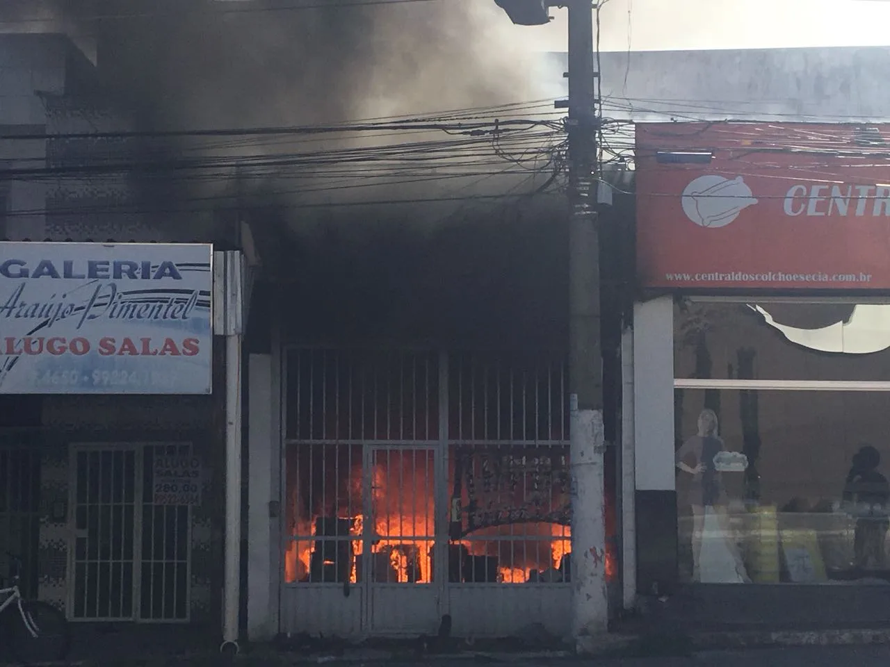 Incêndio destrói oficina de estofados em Vila Velha