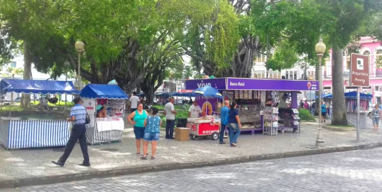 População reclama da falta de lixeiras nas ruas e principais praças de Vitória