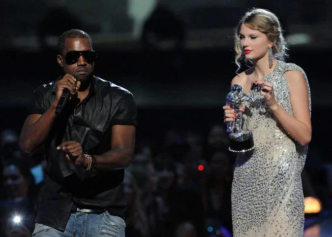 Kanye West fala sobre contrato com gravadoras e cita Taylor Swift em mensagens