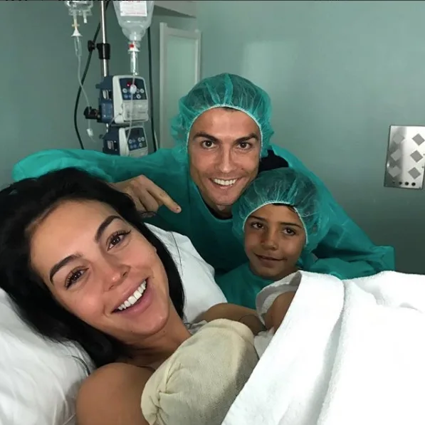 Cristiano Ronaldo anuncia nascimento do quarto filho