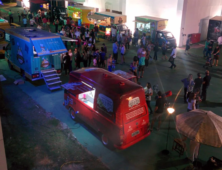 Encontro de food trucks reúne capixabas fãs de comida gourmet itinerante em Vila Velha