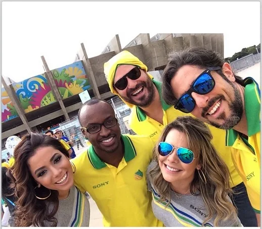 Famosos preparam torcida para o jogo do Brasil e registram seus cliques