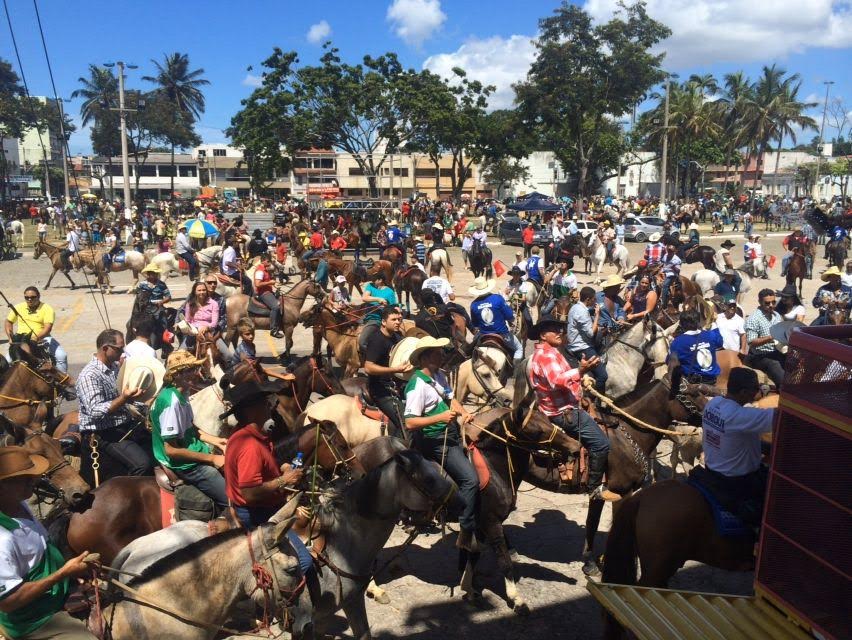 Cavaleiros se reúnem na Prainha de Vila Velha após romaria