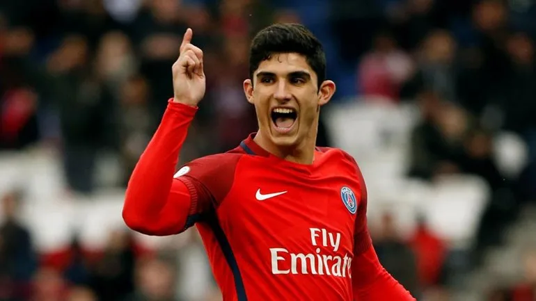 Valencia anuncia acerto com o PSG e contrata Gonçalo Guedes em definitivo