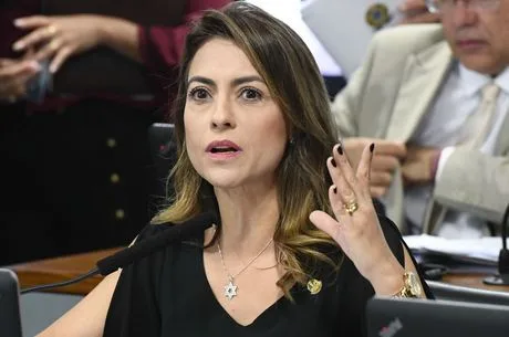 Soraya usa Kelmon, 'padre de festa junina' como ponte para criticar Bolsonaro