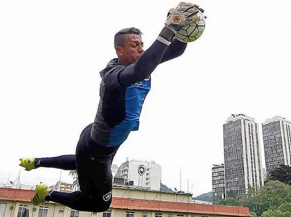 Sidão admite saída do Botafogo após vaga na Libertadores