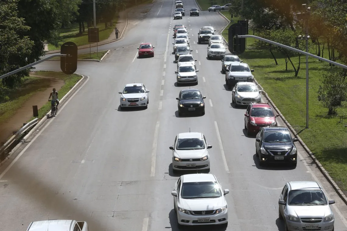 Brasília – Mesmo com o feriado prolongado da Proclamação da República chegando ao fim, a movimentação na BR 070 é normal (Antonio Cruz/Agência brasil)