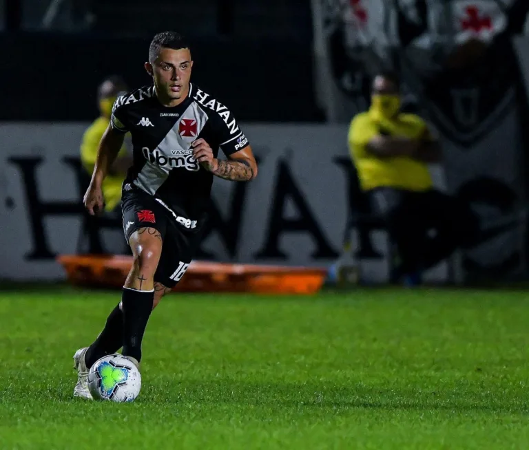 Com covid-19, Bruno Gomes desfalca Vasco no duelo com o Goiás pela Copa do Brasil