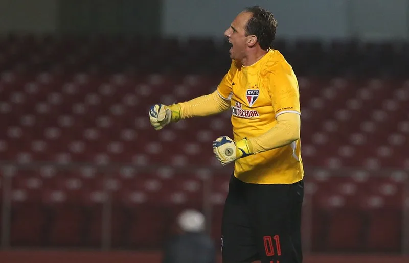 Rogério Ceni faz segundo treino seguido e volta a jogar contra o Ceará