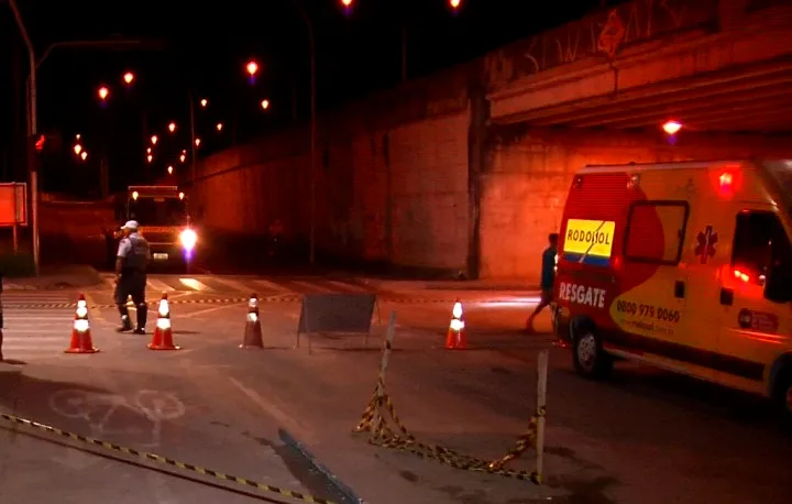 Ciclista morre após ser atropelado por caminhão na Rodovia do Sol