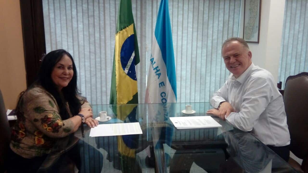 Casagrande visita Rose e chacoalha bastidores da política capixaba