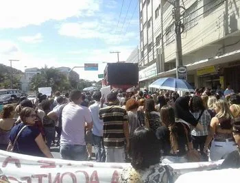 Termina protesto dos professores na Avenida Beira-Mar, em Vitória