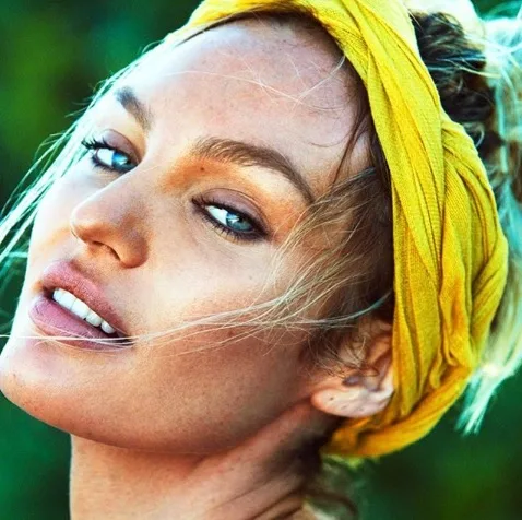 Candice Swanepoel: 'Eu não estou envergonhada de mostrar a barriga pós-parto'