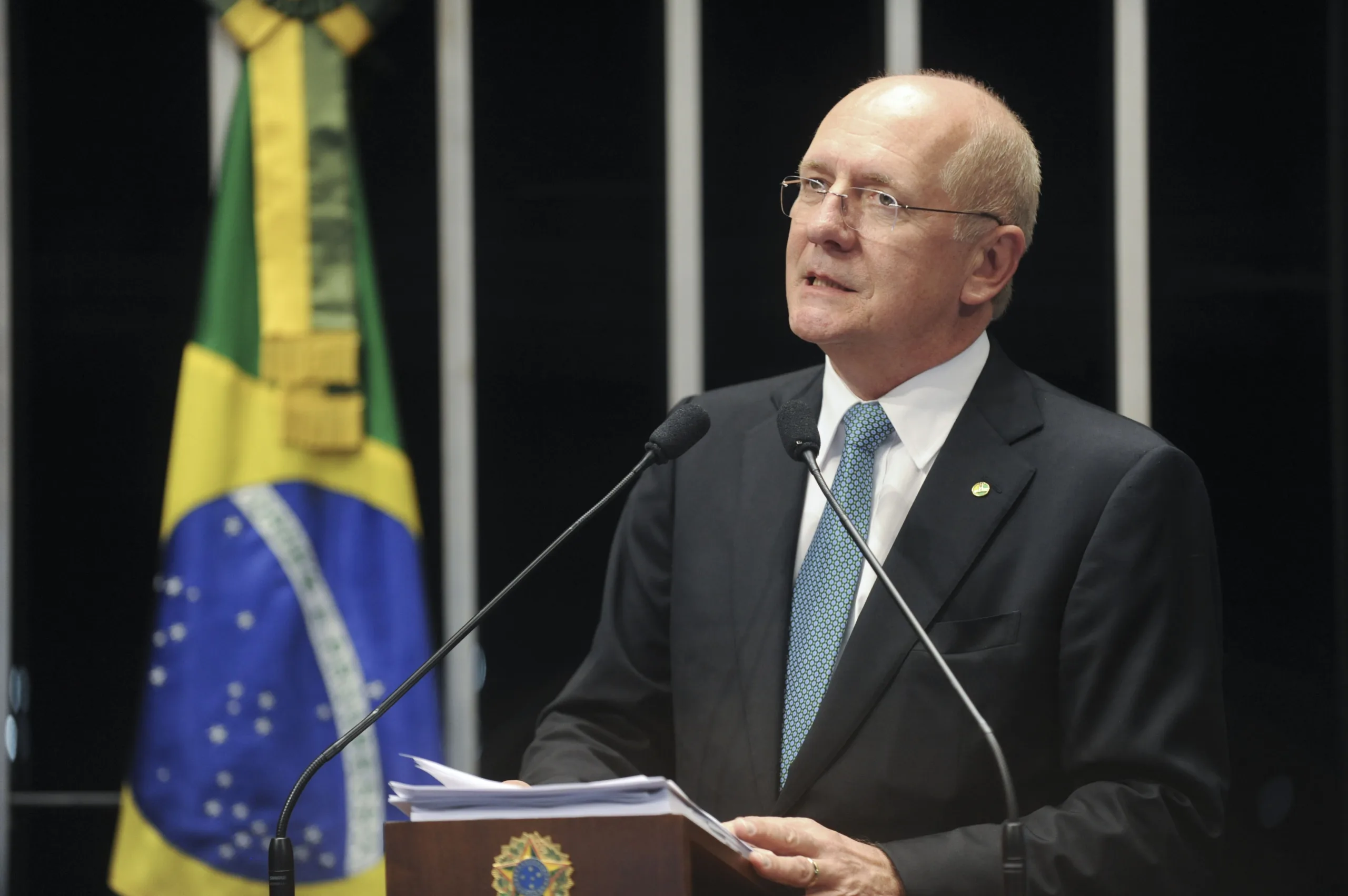 Em discurso na tribuna do Senado, senador Paulo Bauer (PSDB-SC).