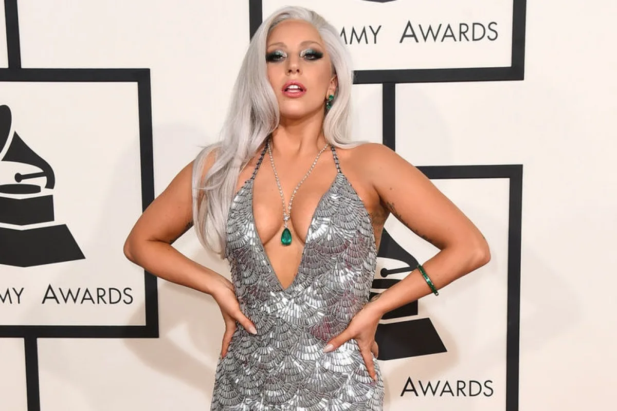 Lady Gaga acabou de tirar a carta, mas já descobriu como é ser parada pela polícia