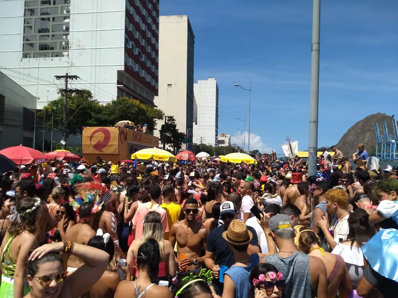 Foliões lotam o Centro de Vitória no 'Regional da Nair'; veja as fotos do bloco