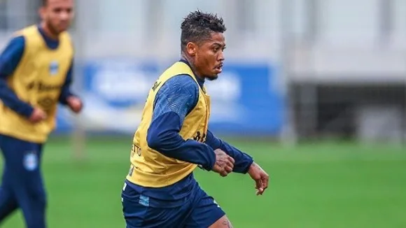 Marinho fica fora de estreia gremista para poder jogar Copa do Brasil pelo Santos