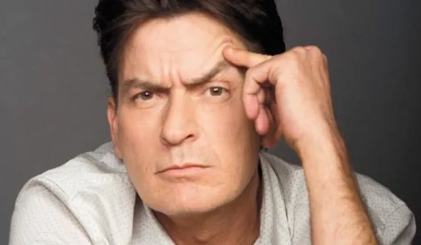 Charlie Sheen pede redução em pensão dos filhos