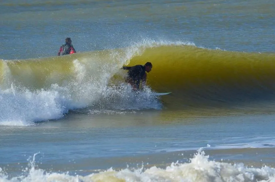 Fim de semana de muito surf em Guarapari