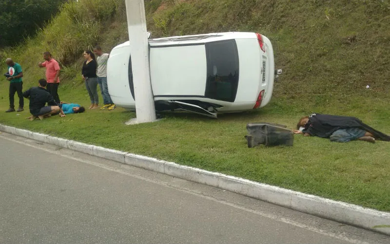 Motorista perde o controle do veículo e atinge duas pedestres na ES-010 na Serra