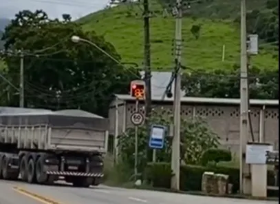 VÍDEO | Motoristas flagram radar com oscilação na Rodovia ES-164 em Cachoeiro