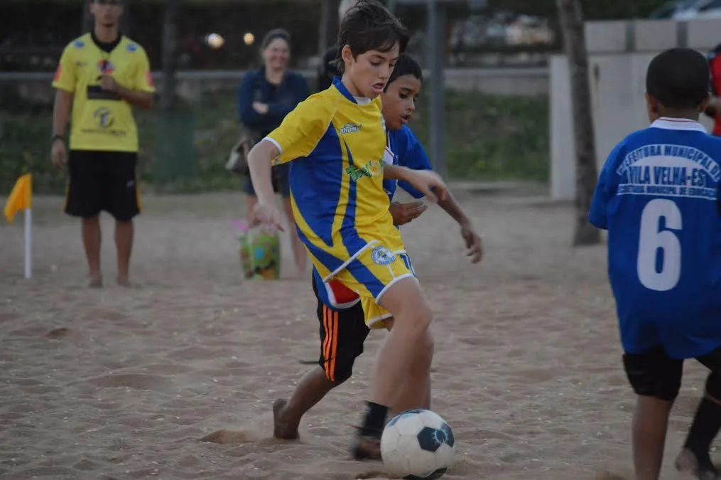 Emoção e talento tomam conta da penúltima rodada do Vitória Kids Beach Soccer Cup