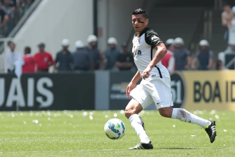 Partida entre Corinthians x Joinville válida pela 27a. rodada do Campeonato Brasileiro de 2015 na Arena Corinthians, em São Paulo, SP, neste domingo(20). Foto: Rodrigo Gazzanel