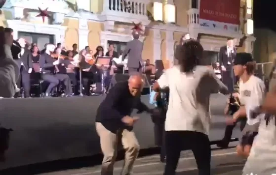 Paulo Hartung entra no clima e dança animado durante evento de natal em Vitória