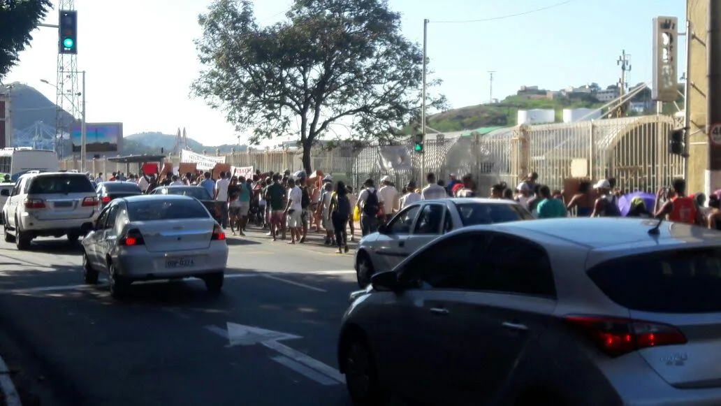 Grupo pede moradia própria e protesta no Centro de Vitória