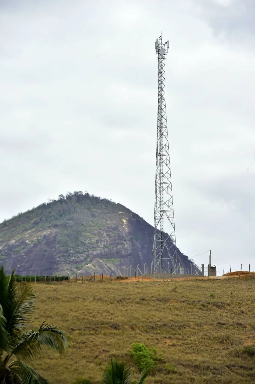 Antenas de telefonia são entregues em 14 municípios do interior e Governo promete outros 100 equipamentos