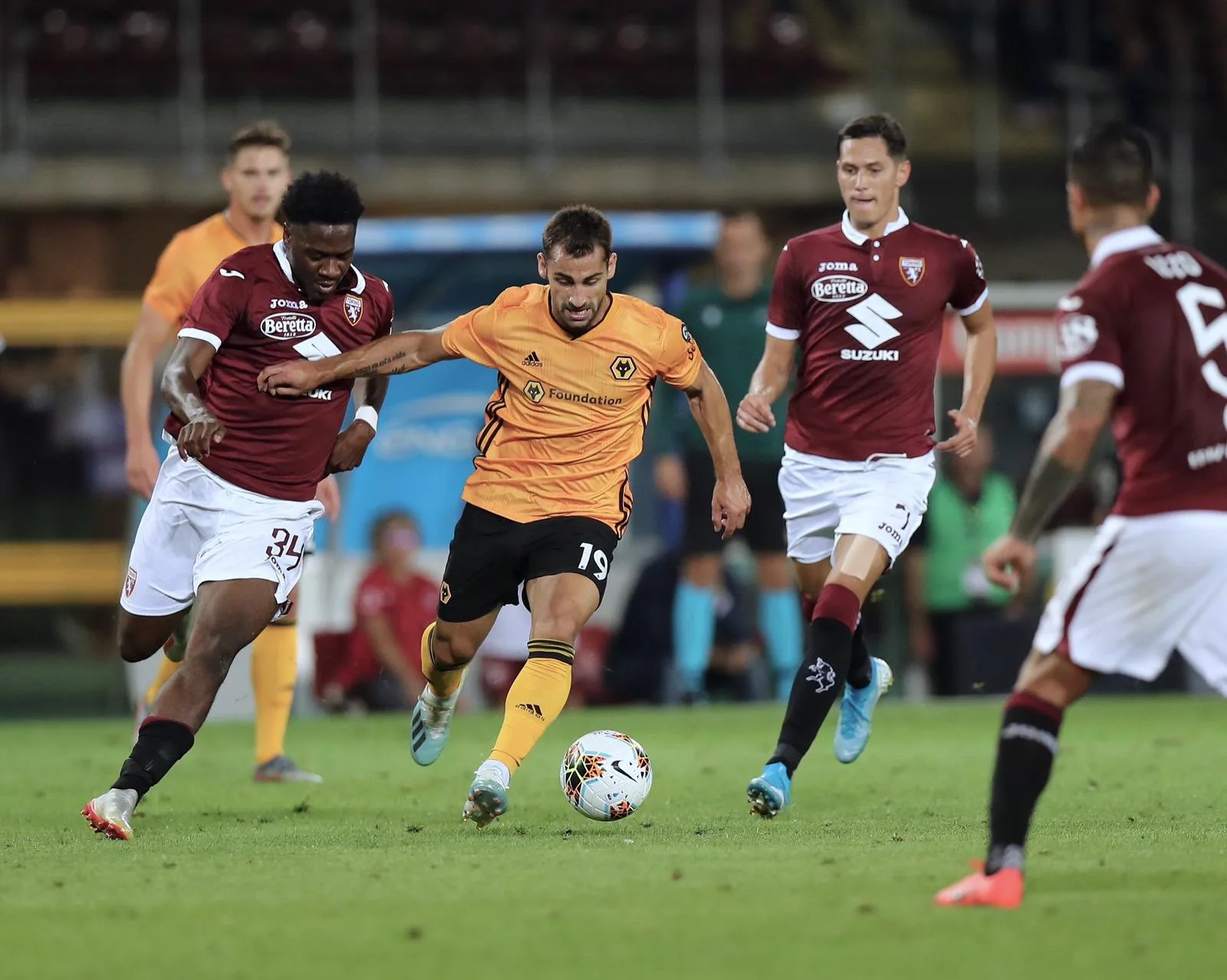 Na Itália, Wolverhampton surpreende e bate Torino na luta por vaga na Liga Europa