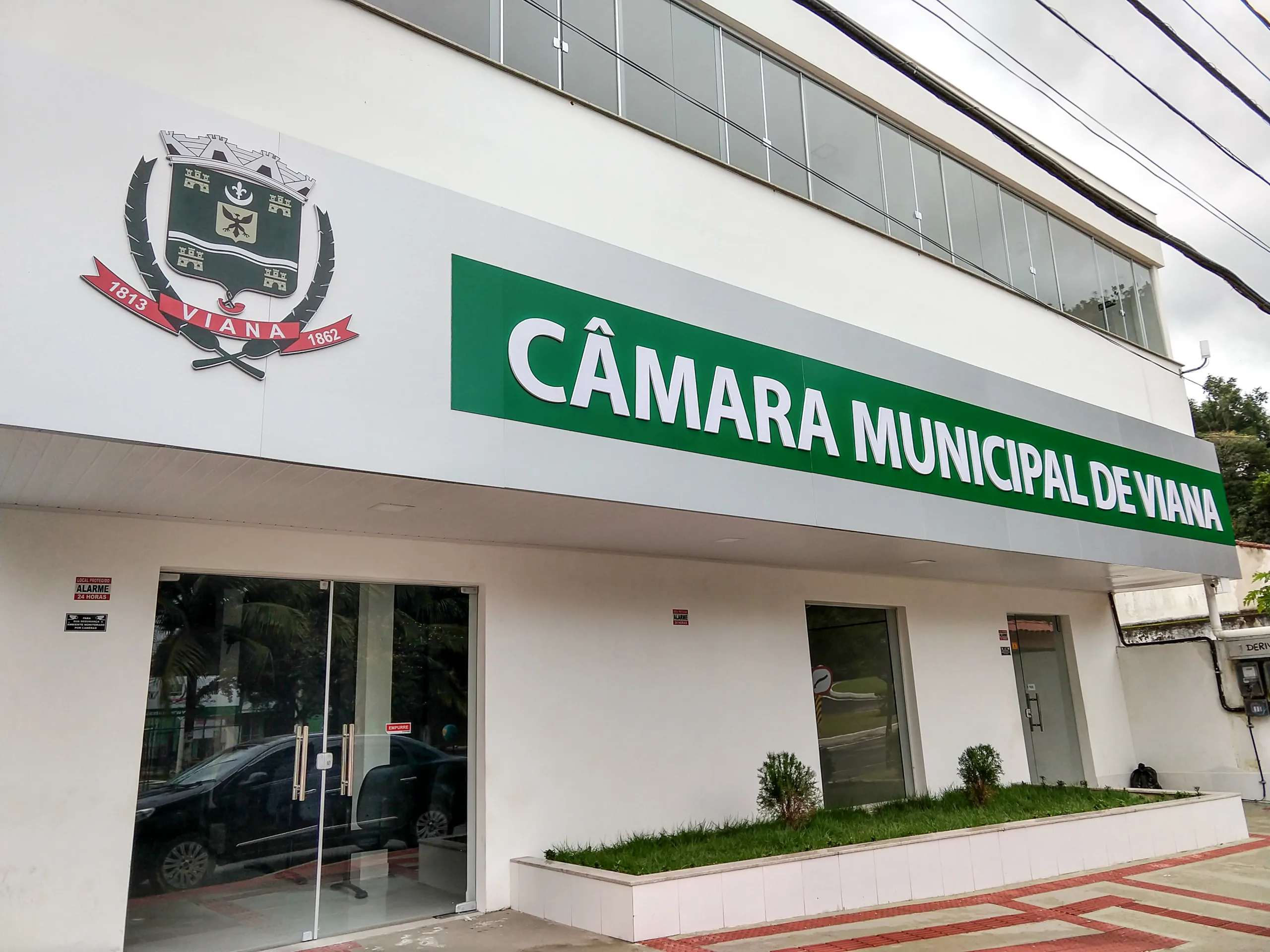 Câmara de Viana dá bônus de até R$ 1 mil para servidores vacinados contra a covid-19