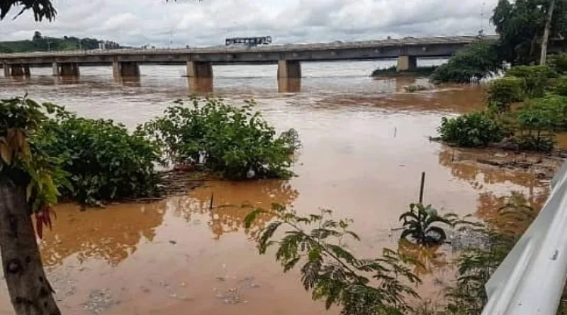 Cheia do Rio Doce: risco de inundação em Colatina é iminente