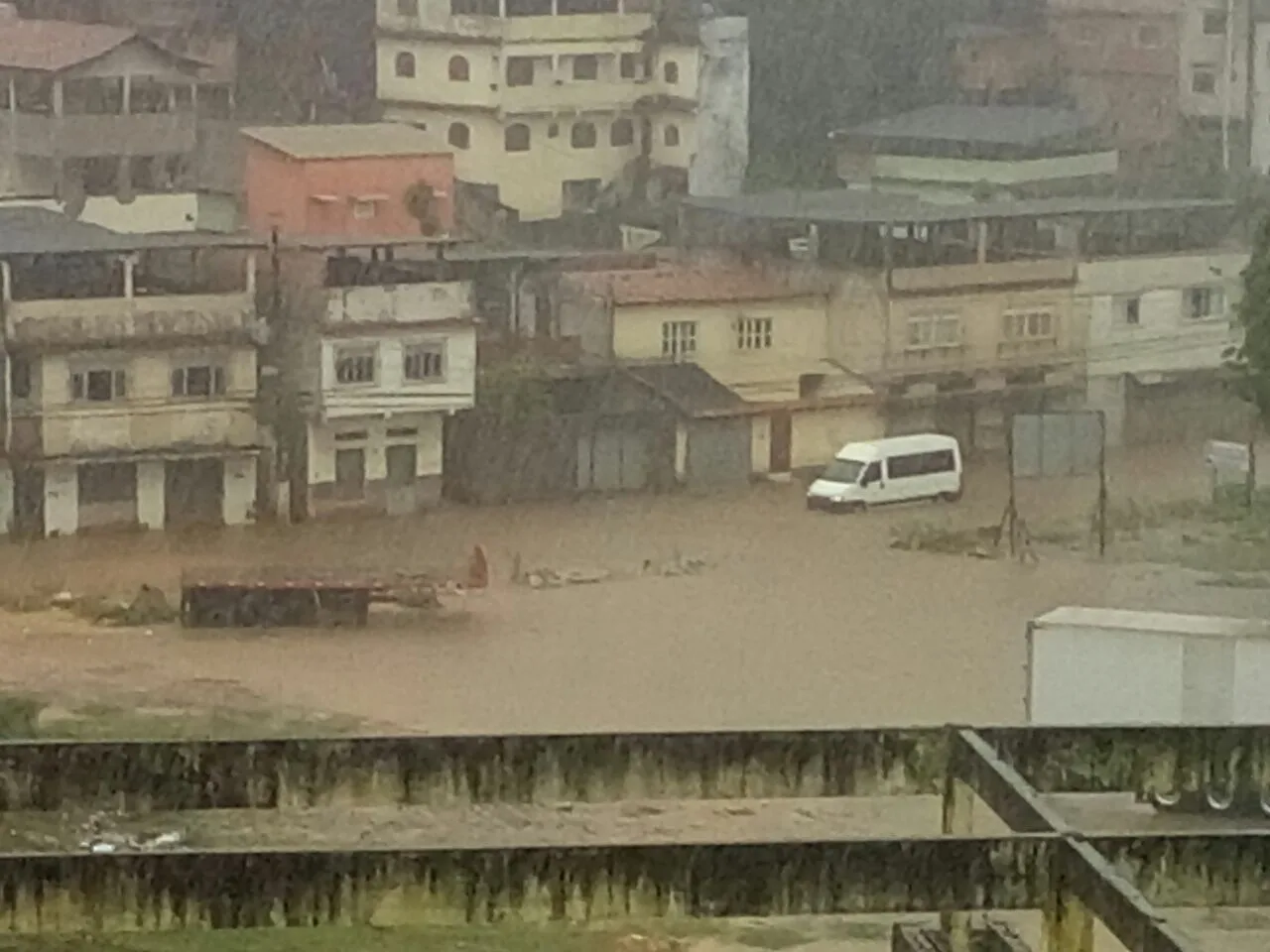 Chuva provoca alagamentos em diversos locais da Grande Vitória