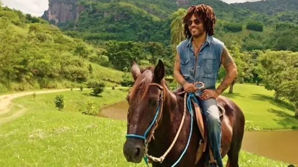 Lenny Kravitz exibe sua fazenda no Rio de Janeiro em vídeo no Youtube