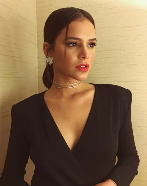 Sobre cena de sexo em nova série, Bruna Marquezine dispara: 'Foram cenas bonitas, feitas de forma delicada'