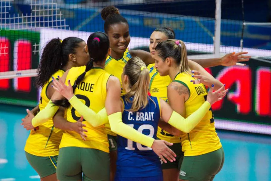 Seleção feminina de vôlei vence Polônia na estreia em Montreux