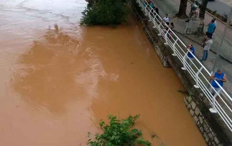 Nível do Rio Doce passa dos 7 metros e risco de inundação em Colatina é iminente