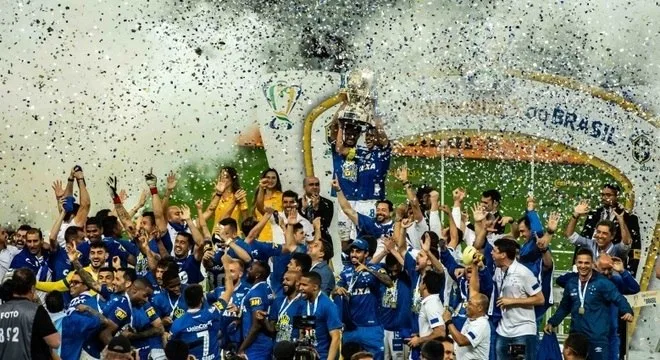 Cruzeiro vence Corinthians e conquista Copa do Brasil pela 6ª vez